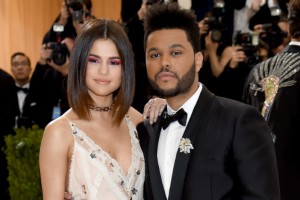 Бал Института костюма-2017: Селена Гомес и The Weeknd впервые появились вместе на красной дорожке