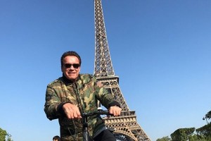 Арнольд Шварценеггер испортил туристам фотосессию у Эйфелевой башни
