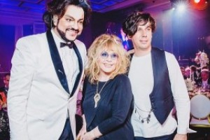 ФИЛИПП КИРКОРОВ ПОКАЗАЛ ФОТО 18-ЛЕТНЕЙ ПУГАЧЕВОЙ (ФОТО)