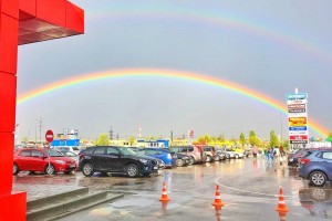 Жители Саратова наблюдали в День Победы двойную радугу