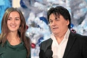 Известный певец Александр Серов не выпускает из дома свою взрослую дочь