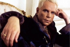 Борис Моисеев работает простым кассиром в театре Надежды Бабкиной