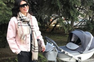 Анастасия Стоцкая вышла на первую прогулку с дочерью