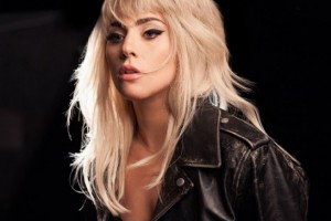 Леди Гага напугала сэлфи без макияжа и показала два новых дивных образа