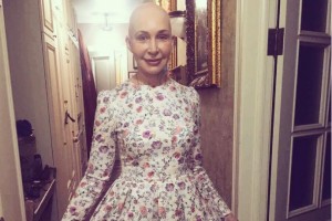 Татьяна Васильева сверкнула лысой головой