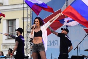 Ольга Бузова платит фанатам за поддержку на выступлениях
