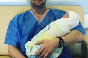 Гоша Куценко впервые показал новорожденную дочку