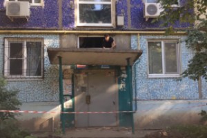 В службу спасения Астрахани обратились жильцы дома по улице 11 Красной Армии.