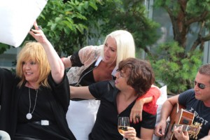 Алла Пугачева и Лайма Вайкуле нашли клад на берегу моря