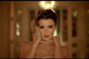 Юлианна Караулов​а представила новый клип "Не верю"