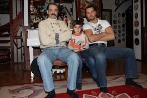 Денис Клявер рассказал о том, что его сын похож на деда – Илью Олейникова