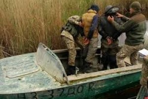 В районе посёлка Кировский Камызякского района задержаны четыре жителя Астраханской области, подозреваемые в браконьерстве. 