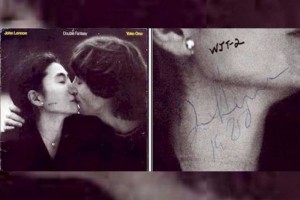 В США продают пластинку Леннона, которую он подписал для своего убийцы?