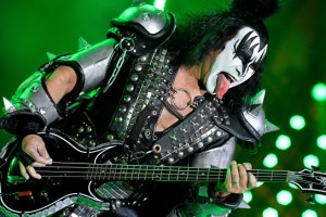 В США нашли теленка, похожего на лидера рок-группы Kiss
