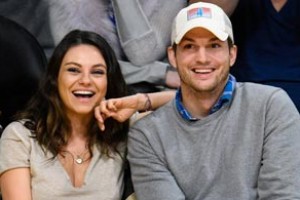 Мила Кунис и Эштон Кутчер посетили украинский город Черновцы