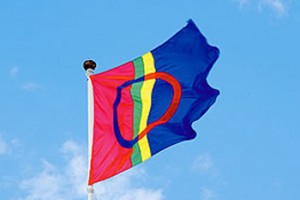 Мурманских чиновников разделил с саамами флаг