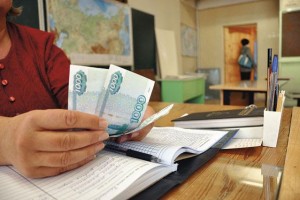  Астраханцы могут обратиться по телефону горячей линии в Общественную палату РФ с жалобами на случаи незаконного сбора денег с родителей в школах, пишет ТАСС. 