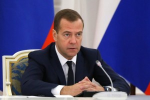 Премьер-министр России Дмитрий Медведев поручил федеральным министерствам проанализировать возможность снижения ставок по ипотеке, пишет «Российская газета». 