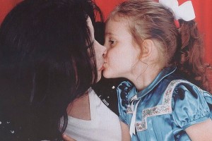 Дочь Майкла Джексона Пэрис оставила в соцсети эмоциональное послание отцу: "Ты навечно со мной"