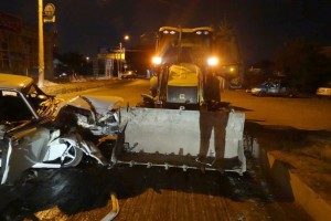 В Астрахани перед судом предстанет 37-летний водитель «Волги», который накануне врезался в трактор. 