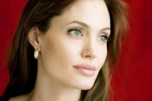 Анджелина Джоли со всеми детьми посетила премьеру собственного фильма в Торонто