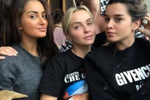 Ненакрашенная Ксения Бородина пообедала с подругами