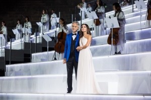 ПЕВИЦА ЗАРА СТАЛА УКРАШЕНИЕМ ЛЕДОВОГО ШОУ В ИТАЛИИ