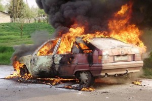 В Ленинском районе Астрахани загорелся автомобиль.