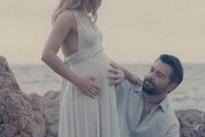 Алексей Чумаков показал беременную Юлию Ковальчук на побережье
