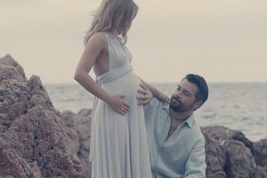 Алексей Чумаков и рэпер Мот посвятили новые клипы своим беременным женам
