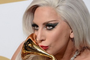 Леди Гага рассказала о своей помолвке и своем заболевании