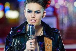 Эмма М отметила Хэллоуин триллером «Beautiful Life» 