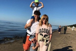 В Сети спорят, кто является отцом младших детей Пугачевой