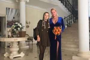 Дочка Анастасии Волочковой призывает маму экономить на косметике