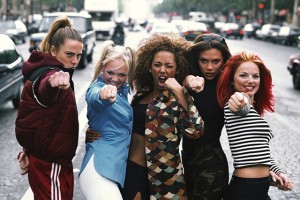 СМИ: Виктория Бекхэм согласилась вернуться в группу Spice Girls со следующего года