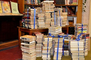 Члены Общественной палаты подарили сельским библиотекам около 1 тысячи книг.
