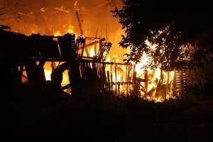 Накануне в городе Харабали на улице Серёгина, 97 загорелась внутренняя отделка квартиры.