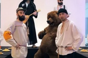 Нейромонах Феофан станцевал «Новогоднюю» с медведем (Видео)