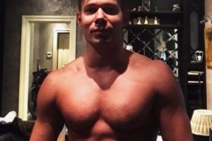 Стас Пьеха похвастался в Instagram мускулистым телом