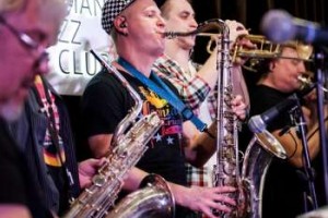Leonid & Friends возрождают легендарных Chicago