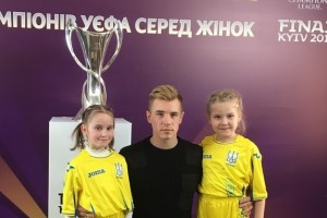 Молодой украинский певец подружился с женской Лигой UEFA
