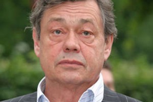 Родные Николая Караченцова увозят его на лечение в Израиль