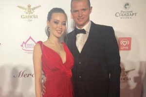 Дмитрий Тарасов привел беременную жену на конкурс «Мисс Россия 2018»