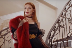 Наталья Подольская в новом клипе примерила роль соблазнительницы