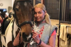 Анастасия Волочкова мечтает о «золотой лошадке»