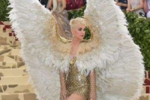 Кэти Перри в костюме ангела на Met Gala произвела фурор