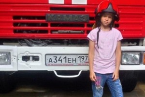 Дочь футболиста Дмитрия Тарасова получила сертификат «Юного пожарного»
