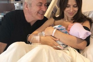 60-летний Алекс Болдуин стал отцом в пятый раз