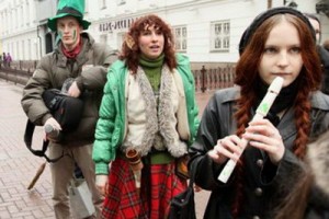 Лондонские уличные музыканты начали принимать бесконтактную оплату