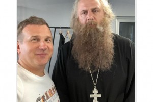 Юрий Горбунов сделал селфи со священнослужителем